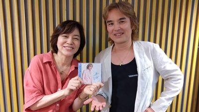 ヒットメーカー&シンガーソングライターの井上ヨシマサさんが、スタジオに来てくださいました！