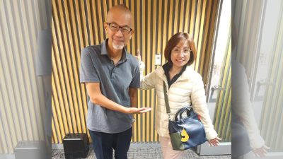 今朝のモデルはニュースデスクの柿崎さん