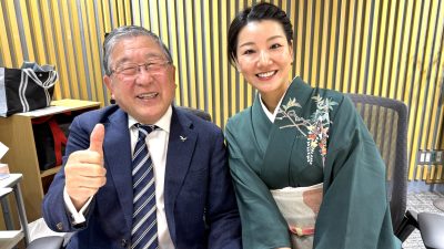 三味線漫談家・林家あずみ登場!