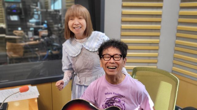 南こうせつ・おいちゃんがギターを抱えて登場!