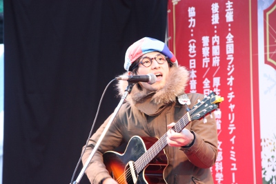 高松豪さん有楽町駅前ステージのトップバッターです。.JPG